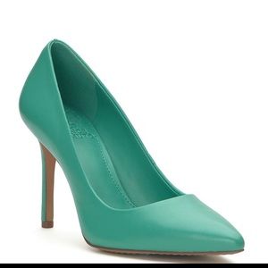 🍀Vince Camuto heels
